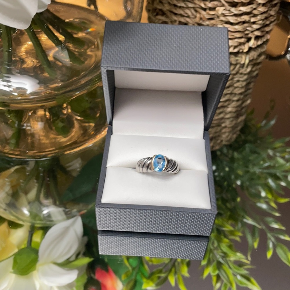 Ladies ring aquamarine